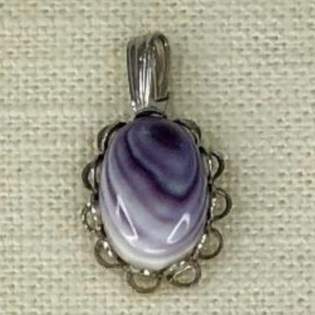P3 Oval With Loop Border Wampum Pendant Costume Jewelry Purple Quahog Shell